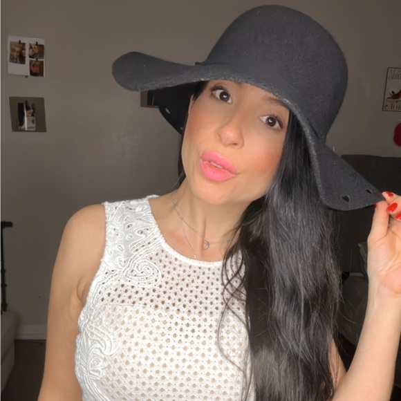 NWT Black Hat - Picture 2 of 3